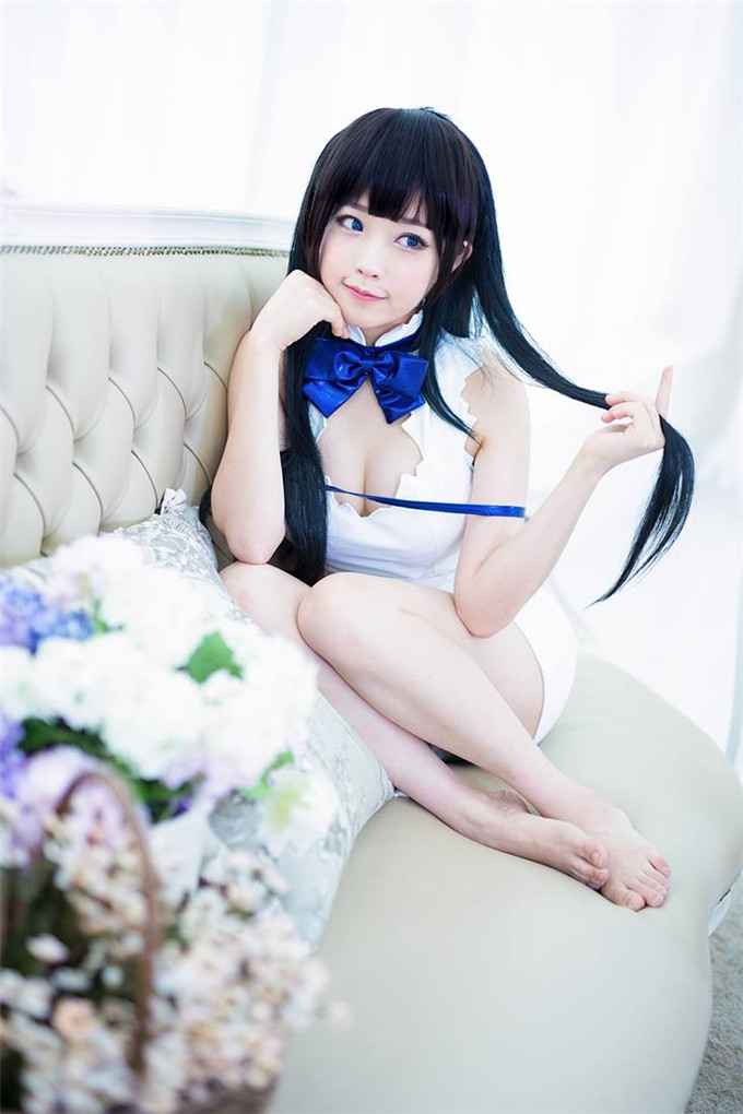 清纯女孩性感cosplay露酥胸